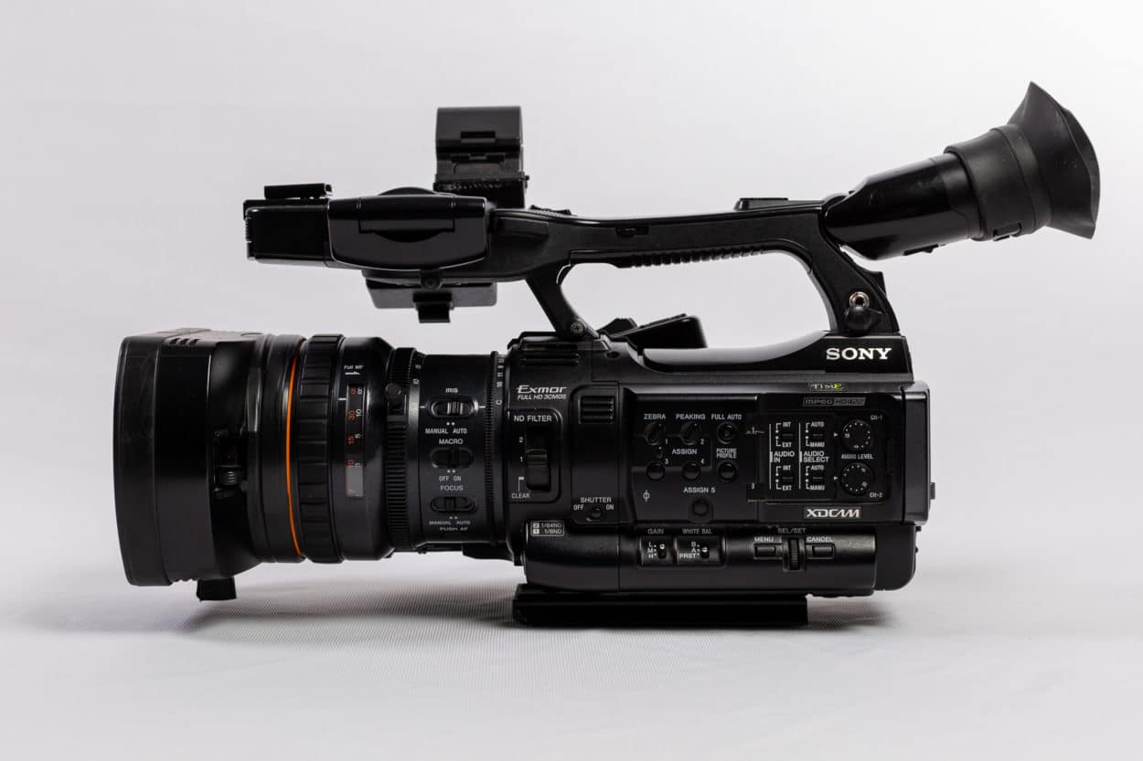 Caméra HD Broadcast Sony PMW 200 de côté