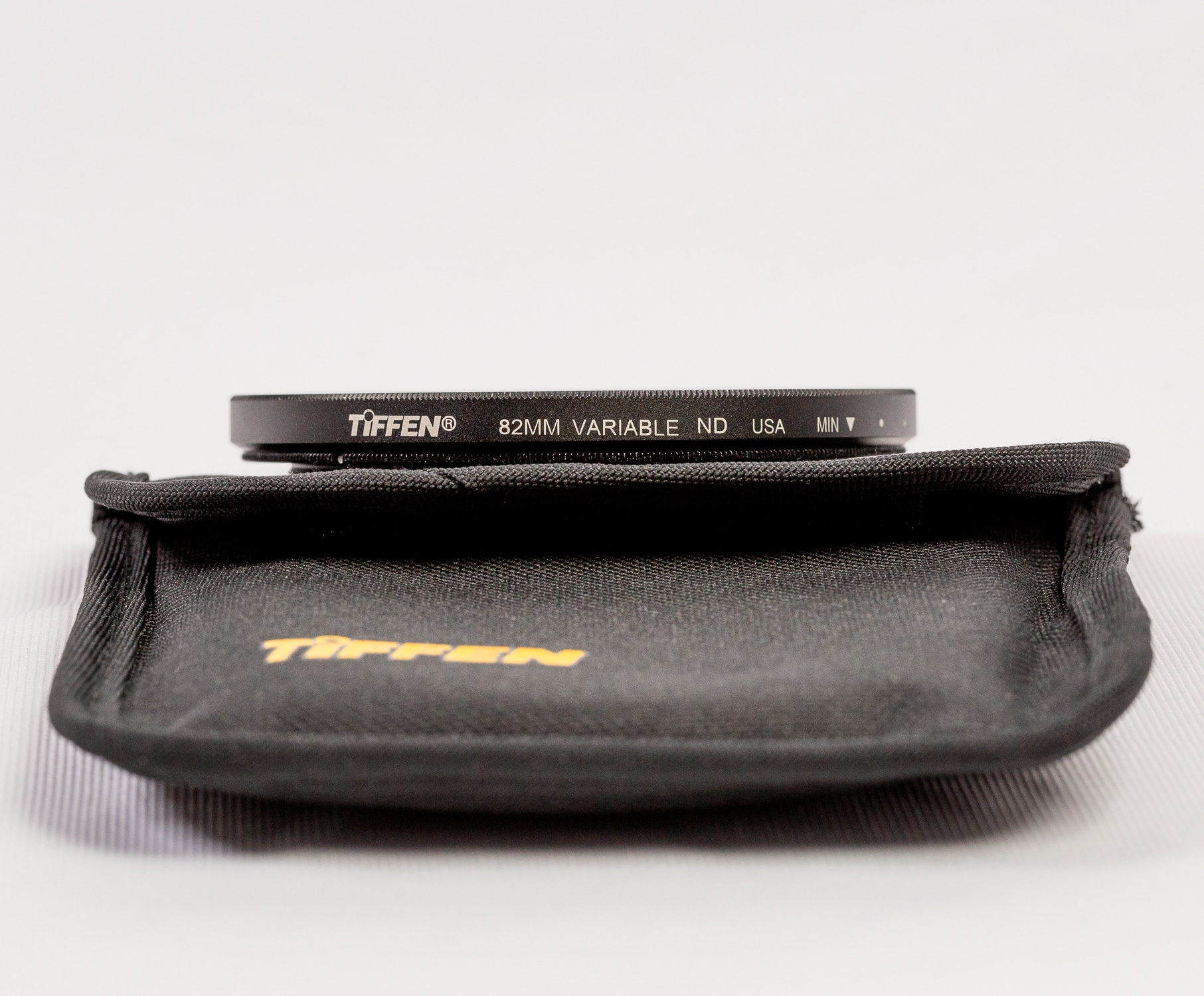 Filtre 1/2 Noir Satiné Tiffen 82 Mm - Adoucit Les Reflets Et Les Peaux