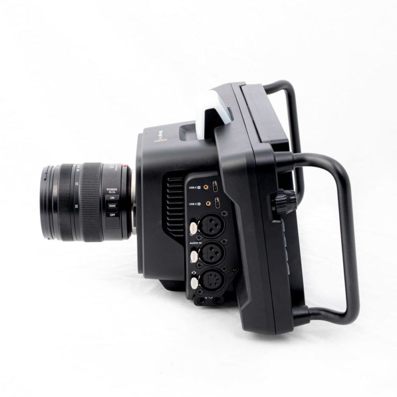 Camera Blackmagic Studio 4K pro de côté gauche