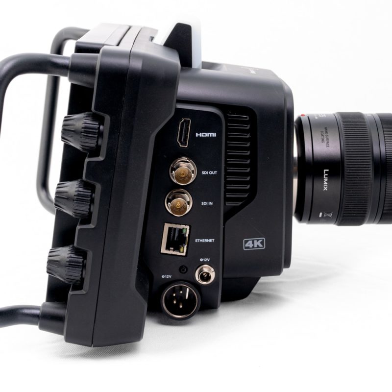 Camera Blackmagic Studio 4K pro de côté