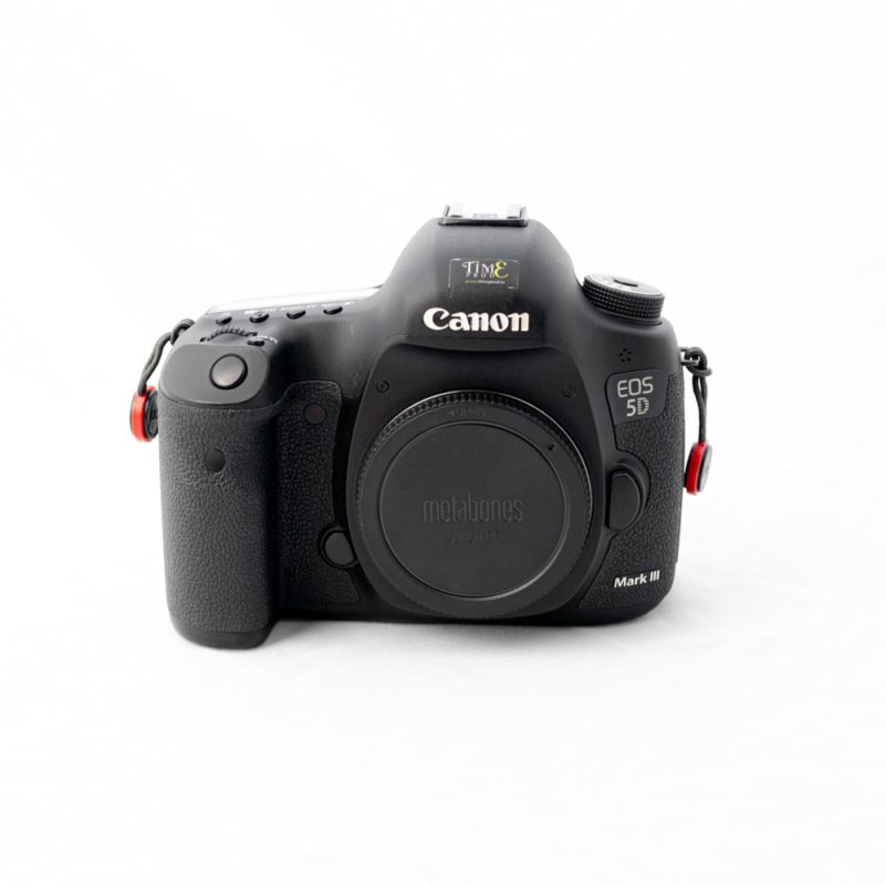 Caméra Canon EOS 5DIII de face